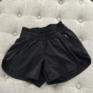 Lululemon black lined shorts